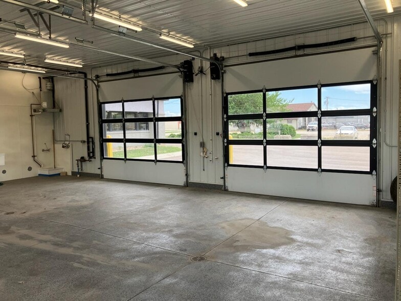 More Photos Of 1010 251 Hwy, Rochelle Office For Sale