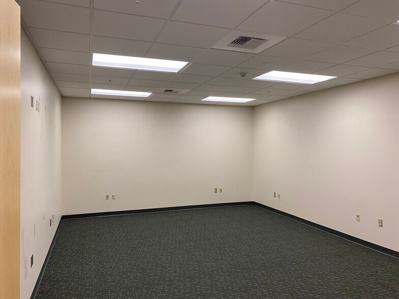 More Photos Of 2220 W 18th St, Port Angeles Light Manufacturing For Lease