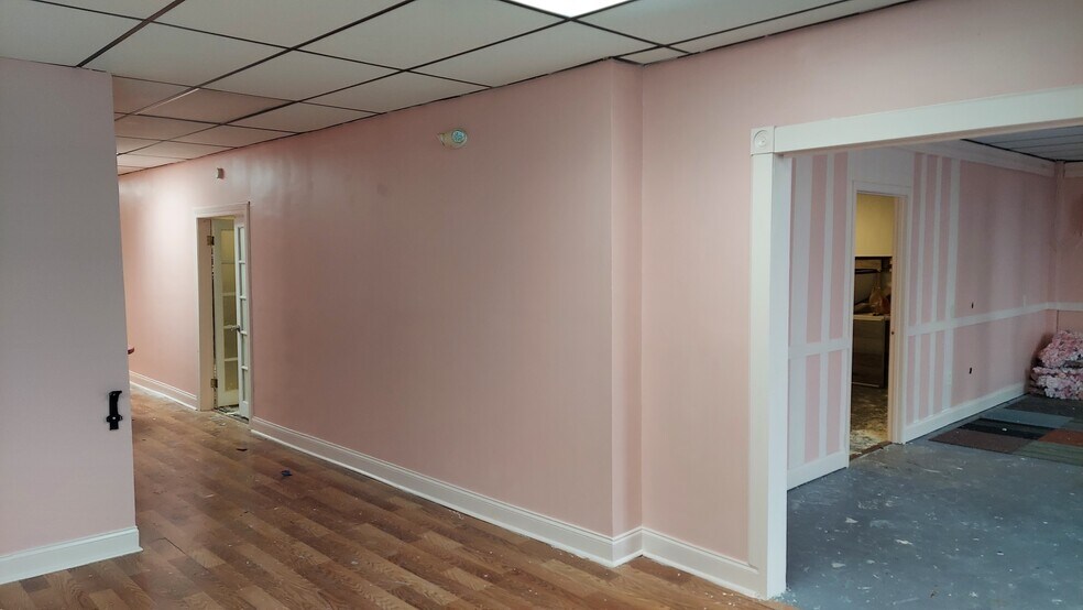 More Photos Of 2401 W Cervantes St, Pensacola General Retail For Sale