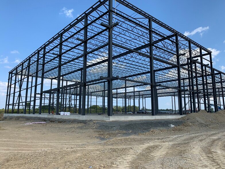 More Photos Of 50 Aeropark Blvd, Hamilton Distribution For Lease