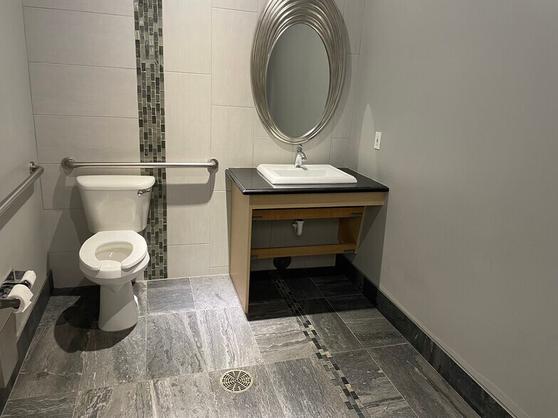 More Photos Of 3841 Ranch Road 620 S, Austin Showroom For Lease