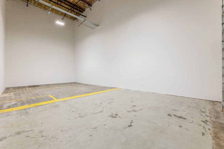 More Photos Of 6510 Bourgeois Rd, Houston Light Distribution For Lease