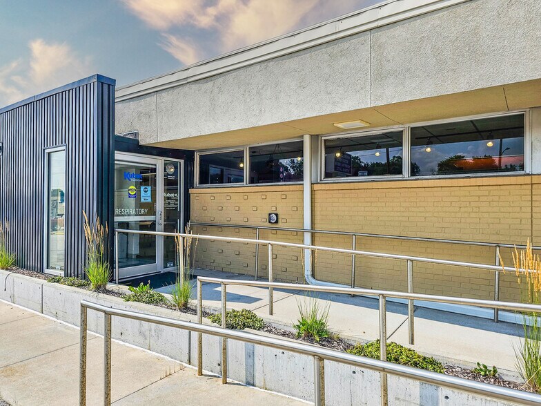 More Photos Of 4920 Center St, Omaha Storefront For Lease