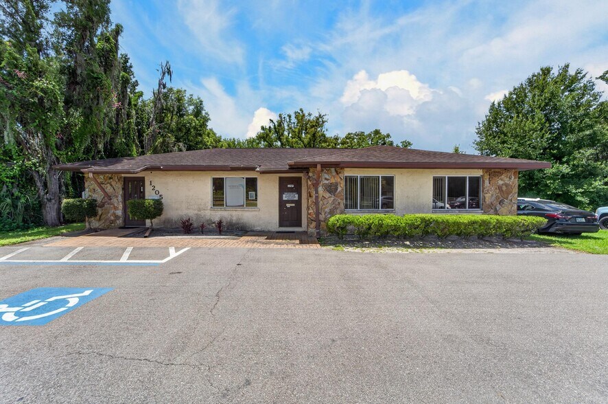 More Photos Of 1205 W Baker St, Plant City Medical For Sale