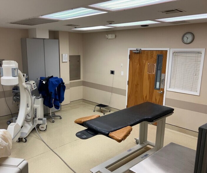 More Photos Of 561 Cranbury Rd, East Brunswick Medical For Sale