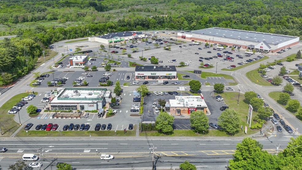 More Photos Of 2100 Bay St, Taunton Storefront For Lease