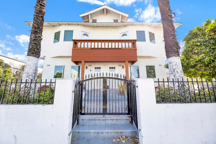 Primary Photo Of 648 W 30th St, Los Angeles Apartments For Sale