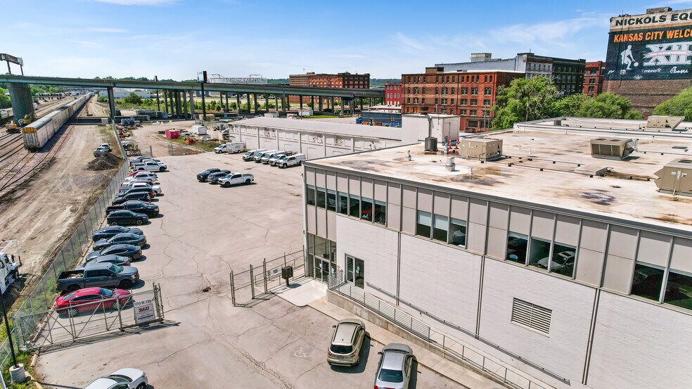 More Photos Of 1217 W 12th St, Kansas City Flex For Lease