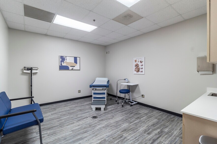More Photos Of 3201 University Dr E, Bryan Medical For Lease