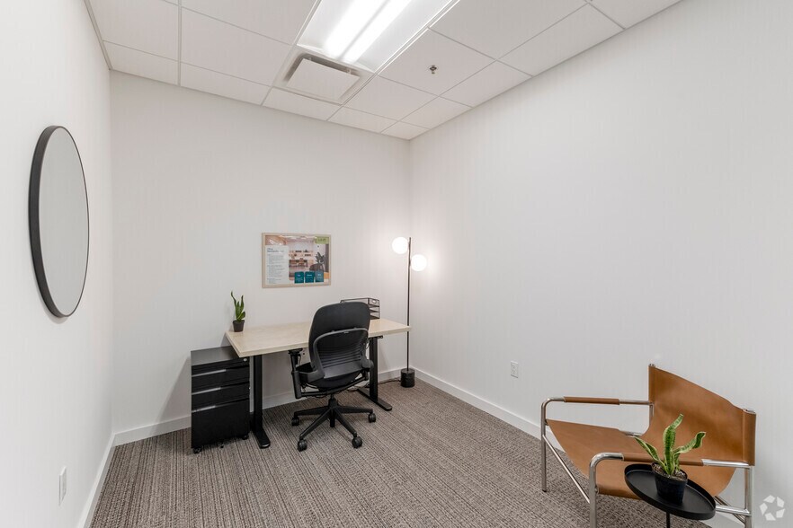 More Photos Of 4750 S 44th Pl, Phoenix Research And Development For Lease