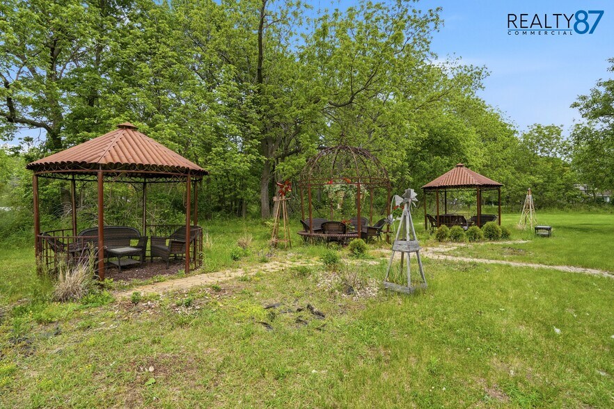 More Photos Of 495 Miller Rd, Hiawatha Specialty For Sale
