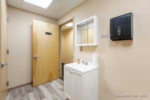 More Photos Of 454-456 Park St, Hartford Showroom For Lease