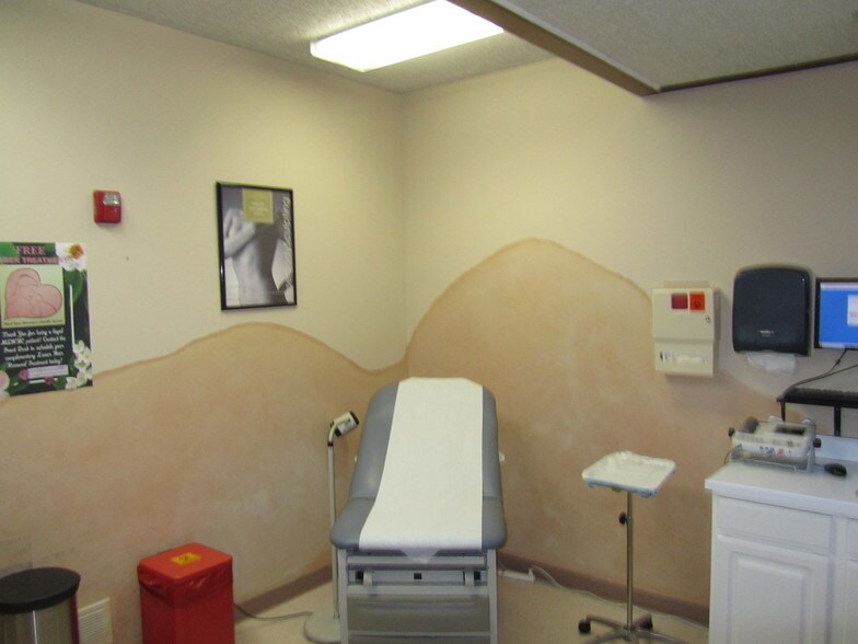 More Photos Of 1 Tiffany Pt, Bloomingdale Medical For Lease