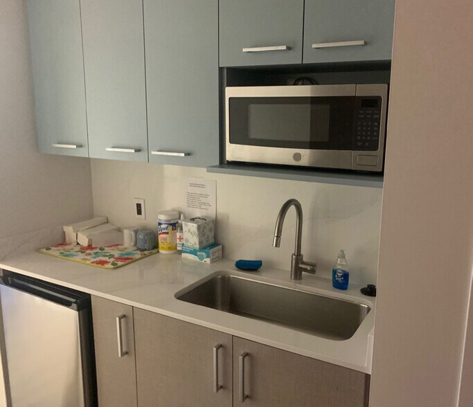 More Photos Of 5321 First Pl NE, Washington Office For Sale