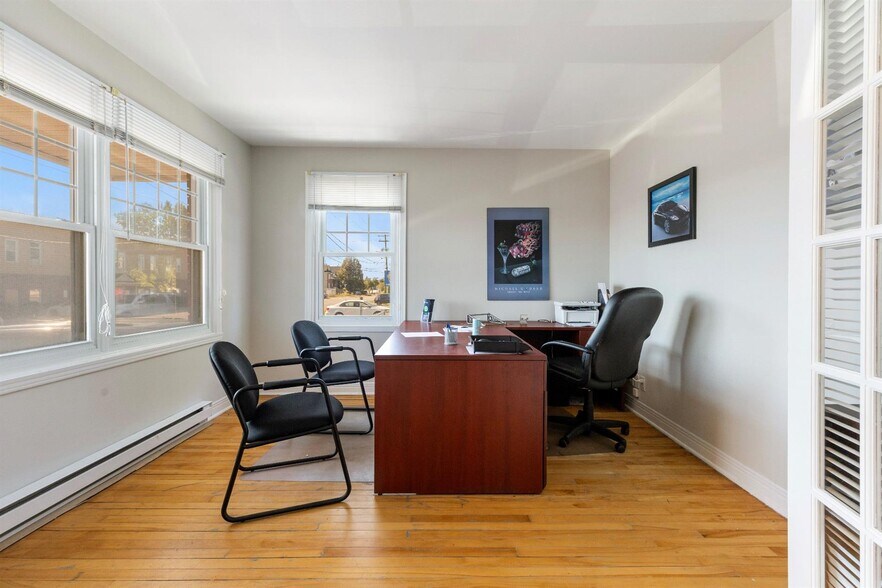 More Photos Of 14190 Boul Du Curé-Labelle, Mirabel Office For Sale