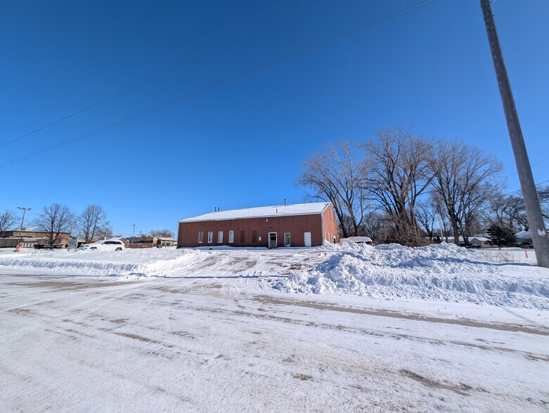 More Photos Of 1100 Weise St, Green Bay Auto Dealership For Sale