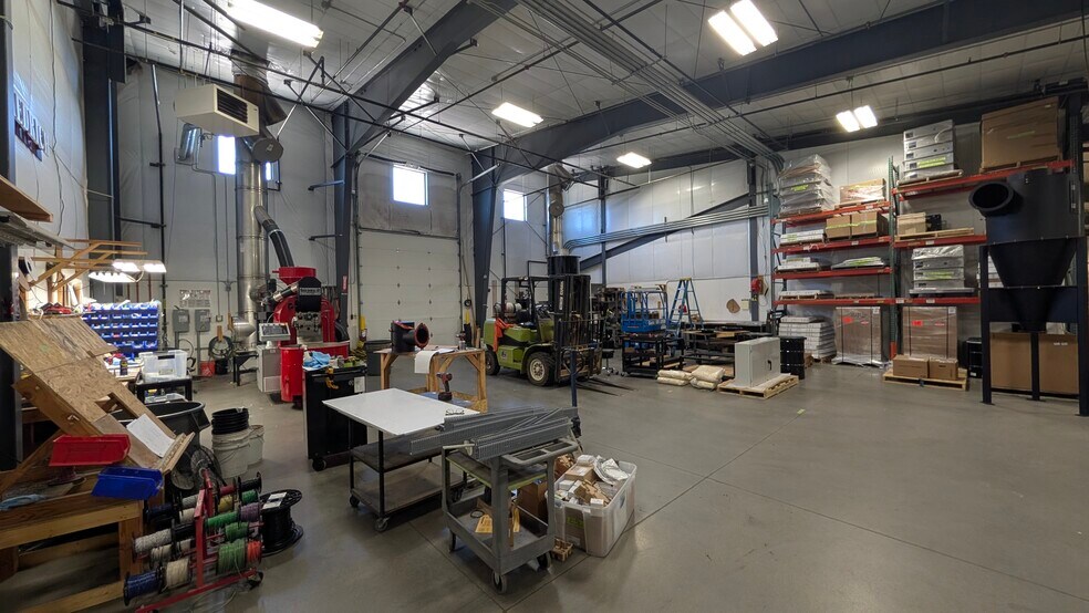 More Photos Of 850 Hawthorne Ave, Ponderay Manufacturing For Lease