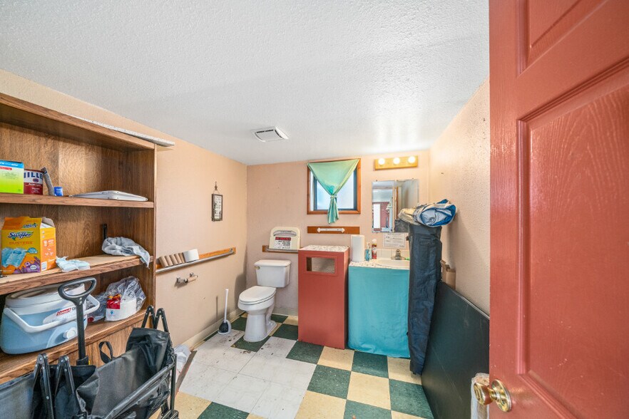 More Photos Of 235 Garibaldi Ave, Garibaldi General Retail For Sale