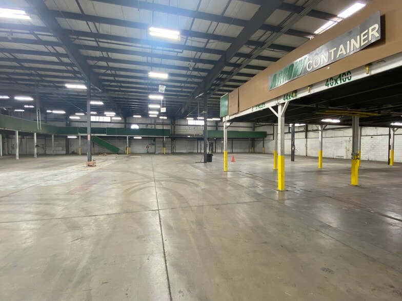 More Photos Of 5343 Commerce Square Dr, Indianapolis Warehouse For Sale