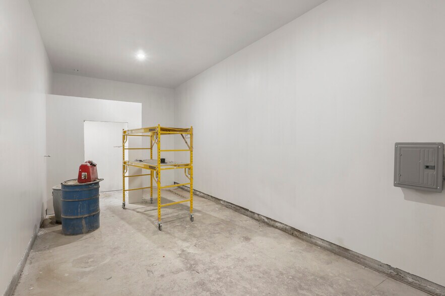 More Photos Of 2974-2996 Macarthur Blvd, Oakland Storefront For Lease