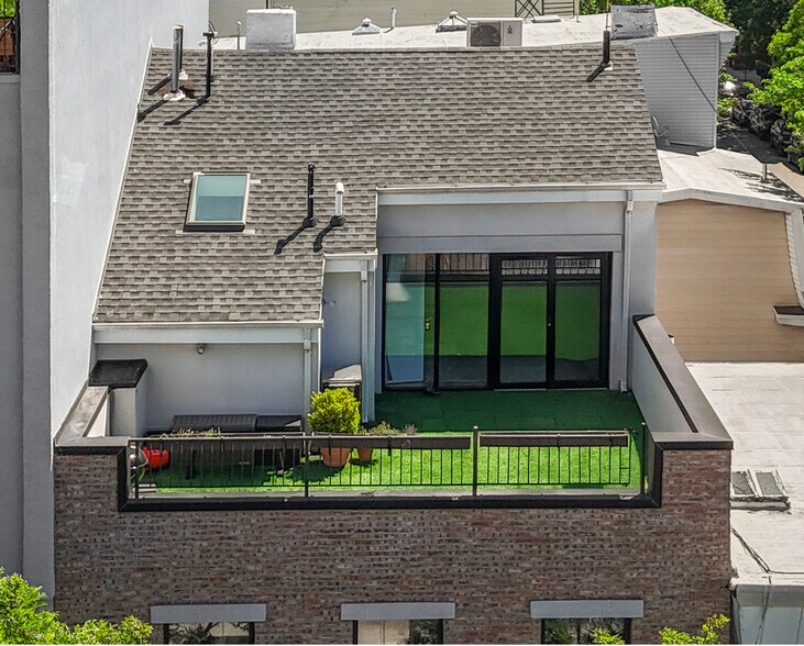 More Photos Of 212 Franklin St, Brooklyn Storefront Retail Residential For Sale