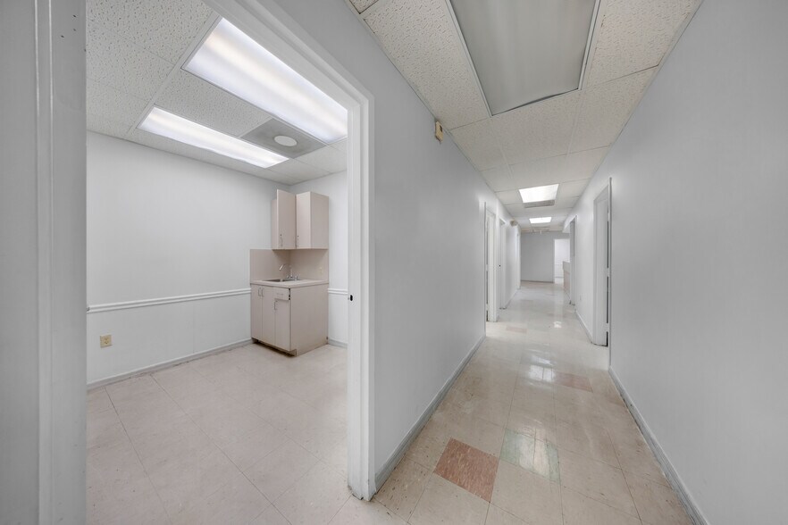 More Photos Of 2901 NW 17th Ave, Miami Office For Sale
