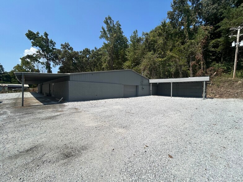 More Photos Of 453 Schmitt Rd, Rossville Warehouse For Lease