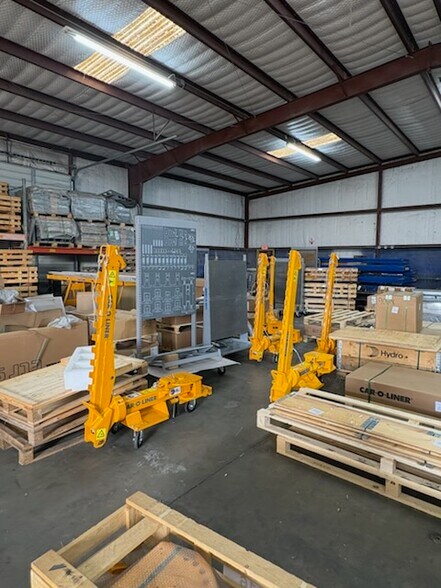 More Photos Of 2805 Singleton St, Rowlett Distribution For Lease