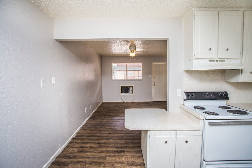 More Photos Of 7410 Quaker Ave, Lubbock Apartments For Sale