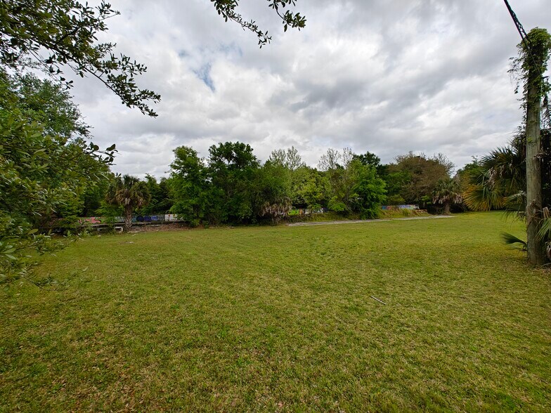 Primary Photo Of Walnut @ East 11th st, Jacksonville Land For Lease