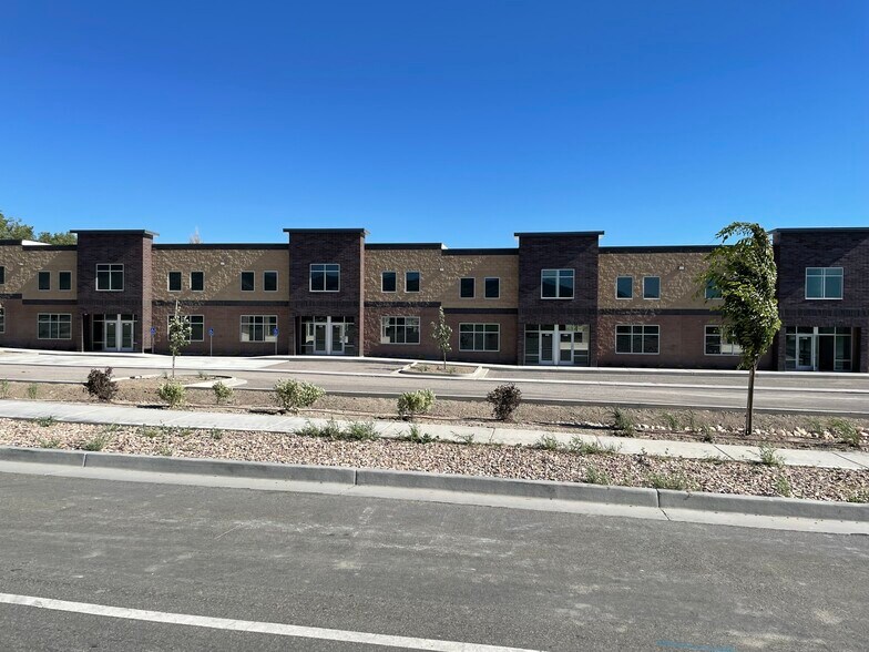 More Photos Of 2764-2808 W 14000 S, Bluffdale Showroom For Lease