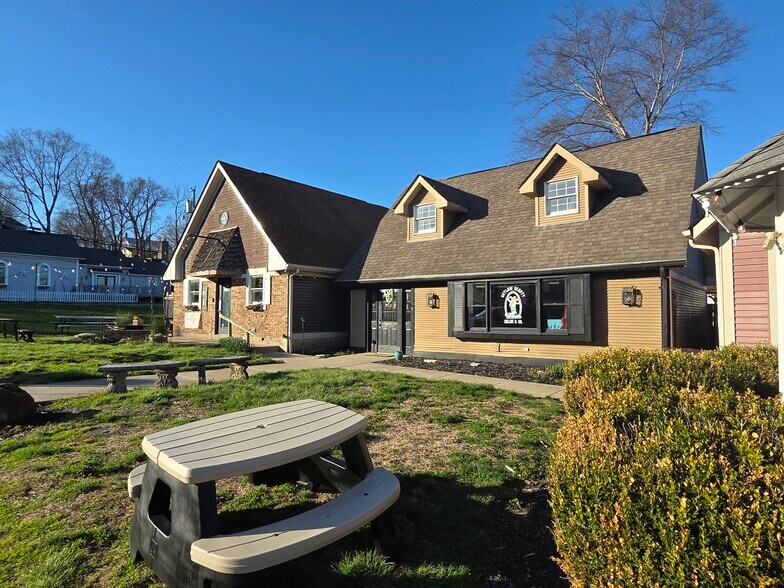 More Photos Of 195 S Main St, Waynesville Freestanding For Sale