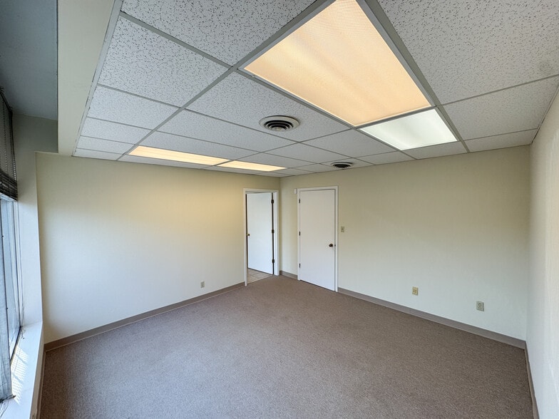 More Photos Of 476 Woodycrest Ave, Nashville Warehouse For Lease