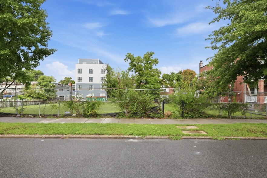 More Photos Of 1615 22nd St SE, Washington Apartments For Sale