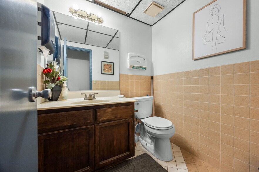 More Photos Of 630-640 S Glassell St, Orange Office For Sale