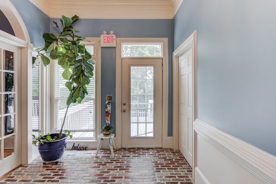 More Photos Of 152 E Shadburn Ave, Buford Office For Sale