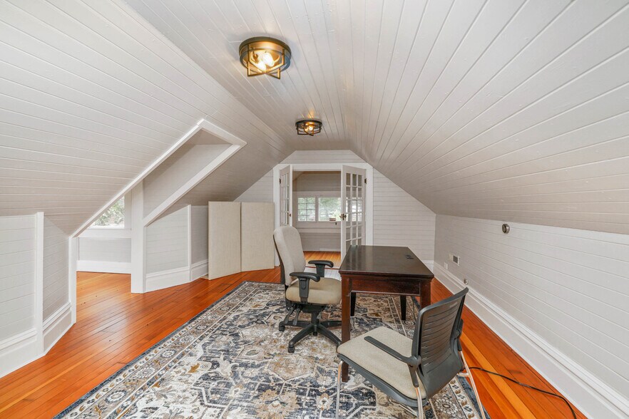 More Photos Of 901 13th St SE, Salem Office For Sale