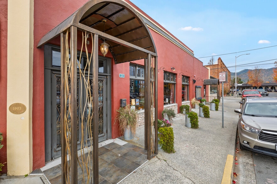 More Photos Of 234 SW 5th St, Grants Pass Restaurant For Sale