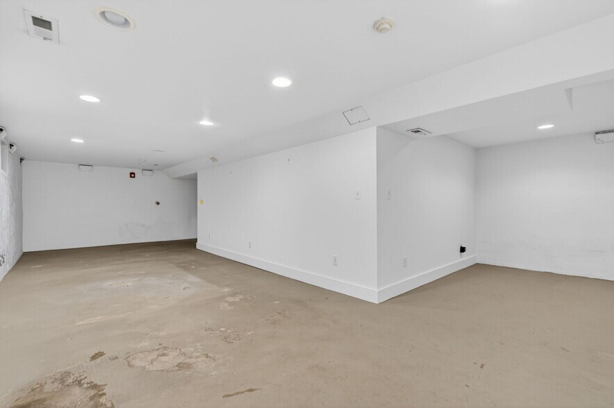 More Photos Of 317 NE Sacramento St, Portland Office For Sale