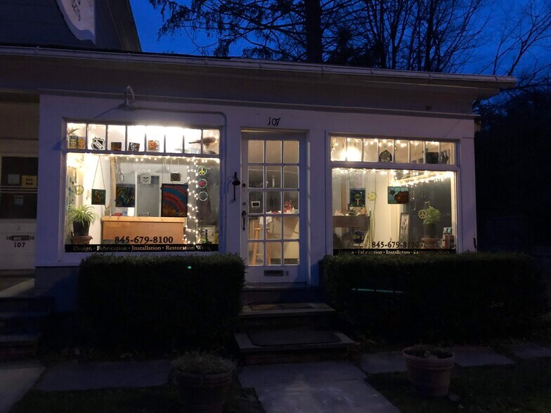 More Photos Of 107 Tinker St, Woodstock Storefront Retail Office For Lease