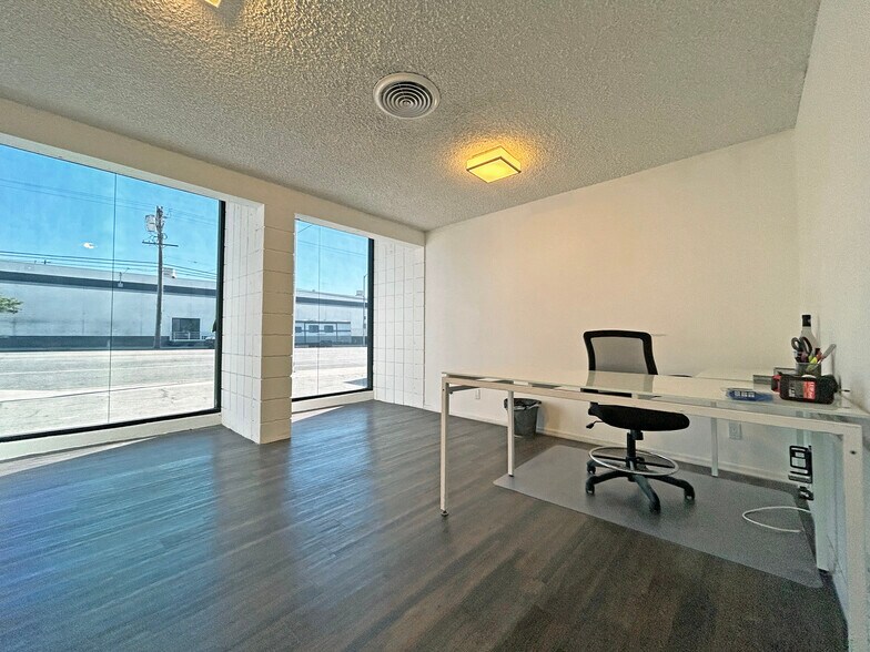 More Photos Of 8511 Lankershim Blvd, Sun Valley Warehouse For Lease