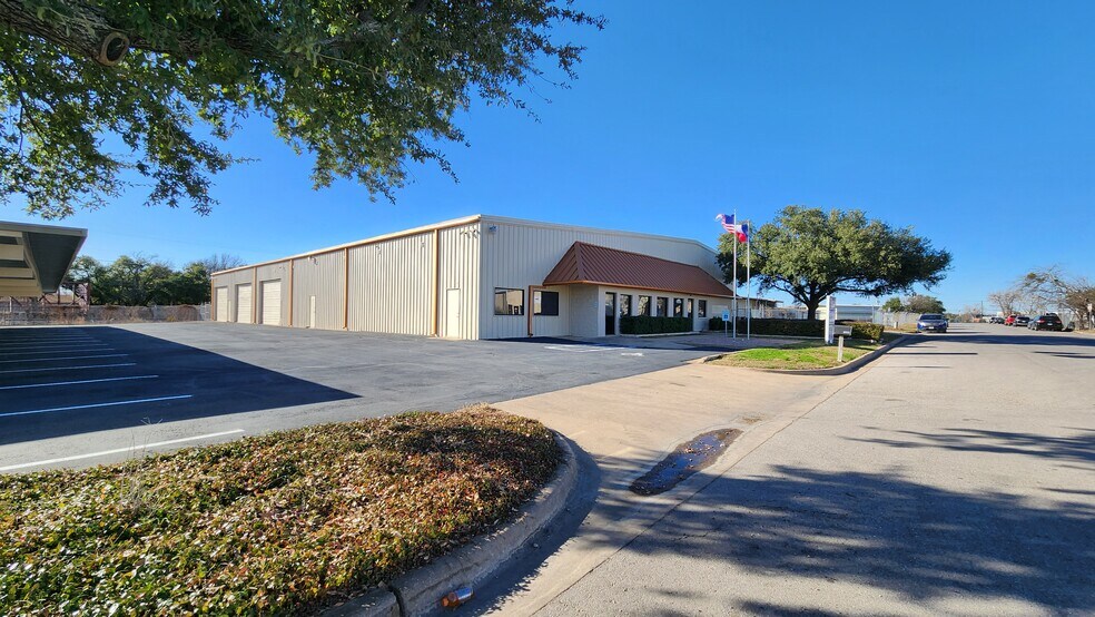 More Photos Of 1304 W Industrial Blvd, Round Rock Light Distribution For Sale
