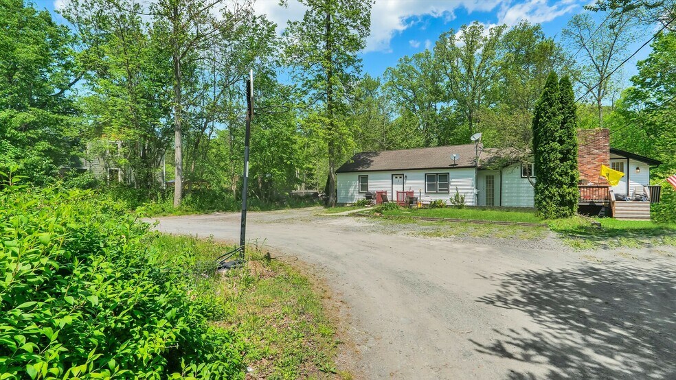 More Photos Of 1460 Pocono Ln, Bartonsville Multifamily For Sale