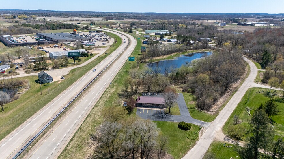 More Photos Of E3440 S Appletree Ln, Waupaca Office For Sale