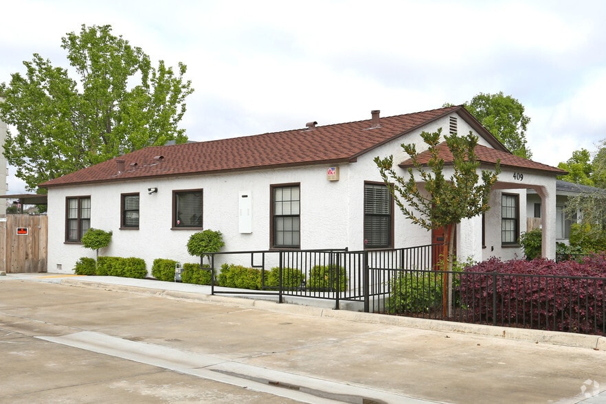 More Photos Of 409 N Church St, Visalia Office Residential For Lease