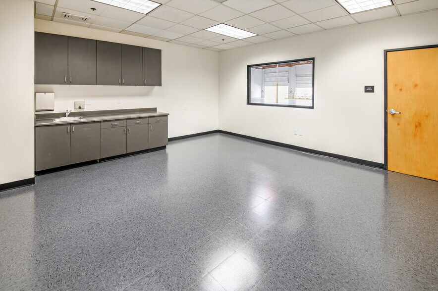 More Photos Of 2551 Santa Fe Ave, Redondo Beach Light Manufacturing For Lease