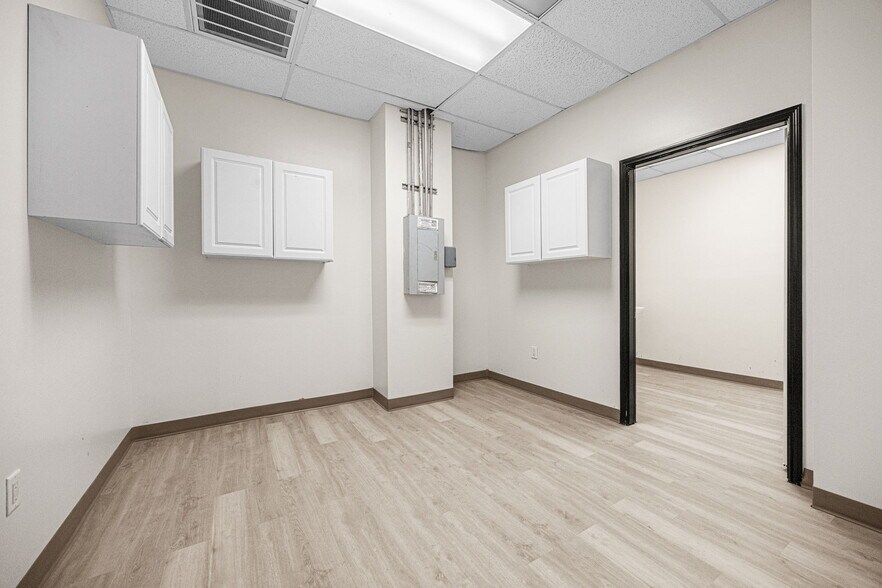 More Photos Of 8777 S Gessner Dr, Houston Freestanding For Lease