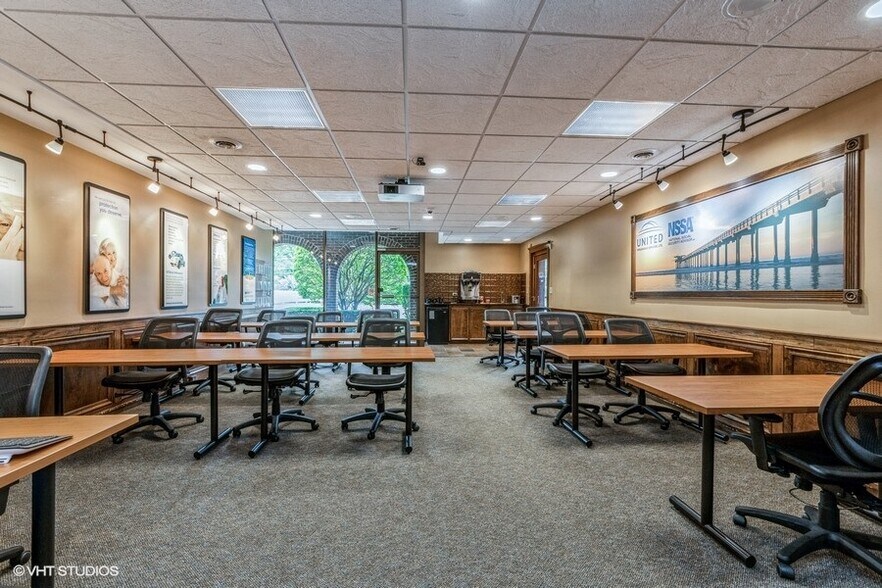 More Photos Of 6500 W College Dr, Palos Heights Flex For Sale