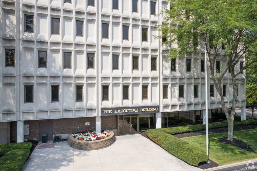 More Photos Of 3103 Executive Pky, Toledo Office For Lease