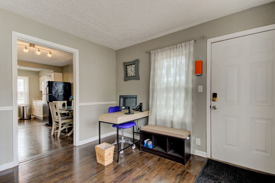 More Photos Of 4451 Old Allisonville Rd, Indianapolis Office For Sale